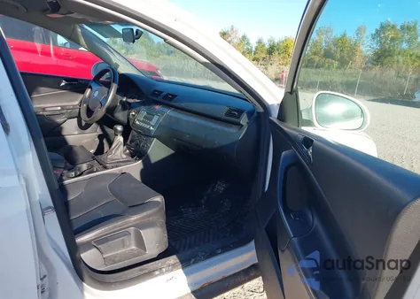 2008 Volkswagen Passat Turbo from USA, damaged, VIN WVWUK93C68E199351